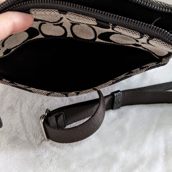 COACH Signature Canvas Swing pack - Picture 6 of 7